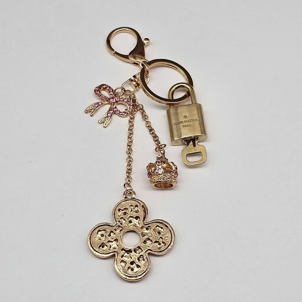 Louis Vuitton Authentic Gold Lock 🔒 Unbranded Flower Keychain Charm for Bags